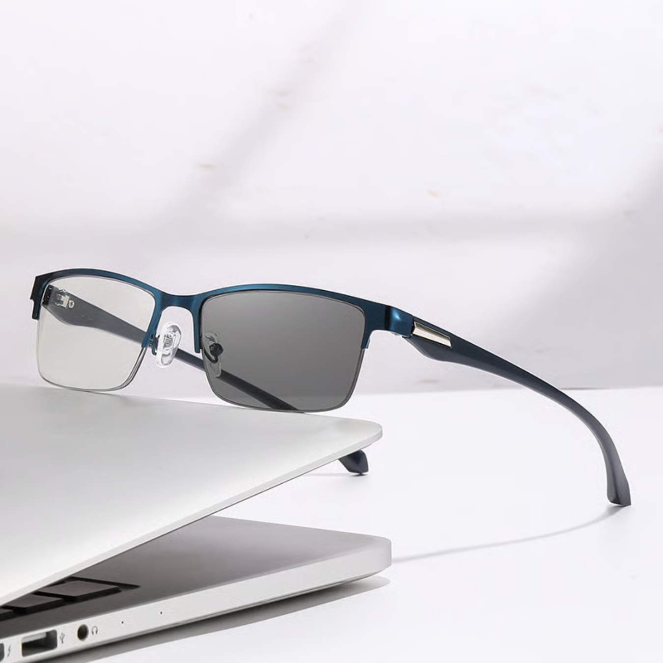 Multifokale Lesebrille Photochrome | Gleitsichtbrille mit UV-Schutz & Tönung