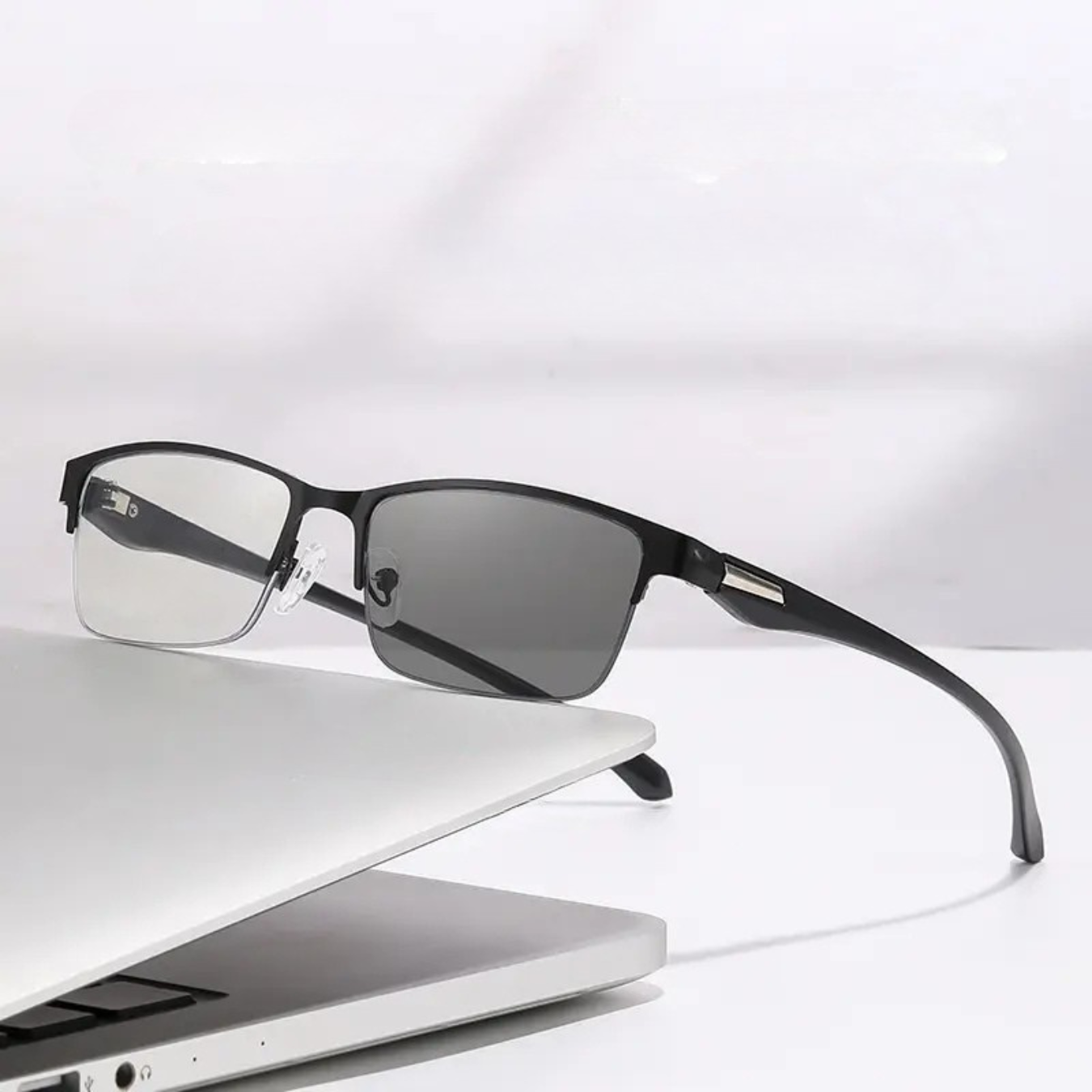 Multifokale Lesebrille Photochrome | Gleitsichtbrille mit UV-Schutz & Tönung