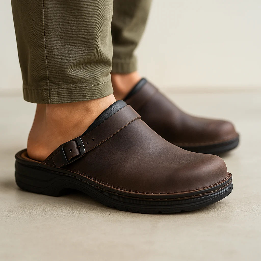 Luvikar InstepClog – Leder Clog mit verstellbarer Schnalle