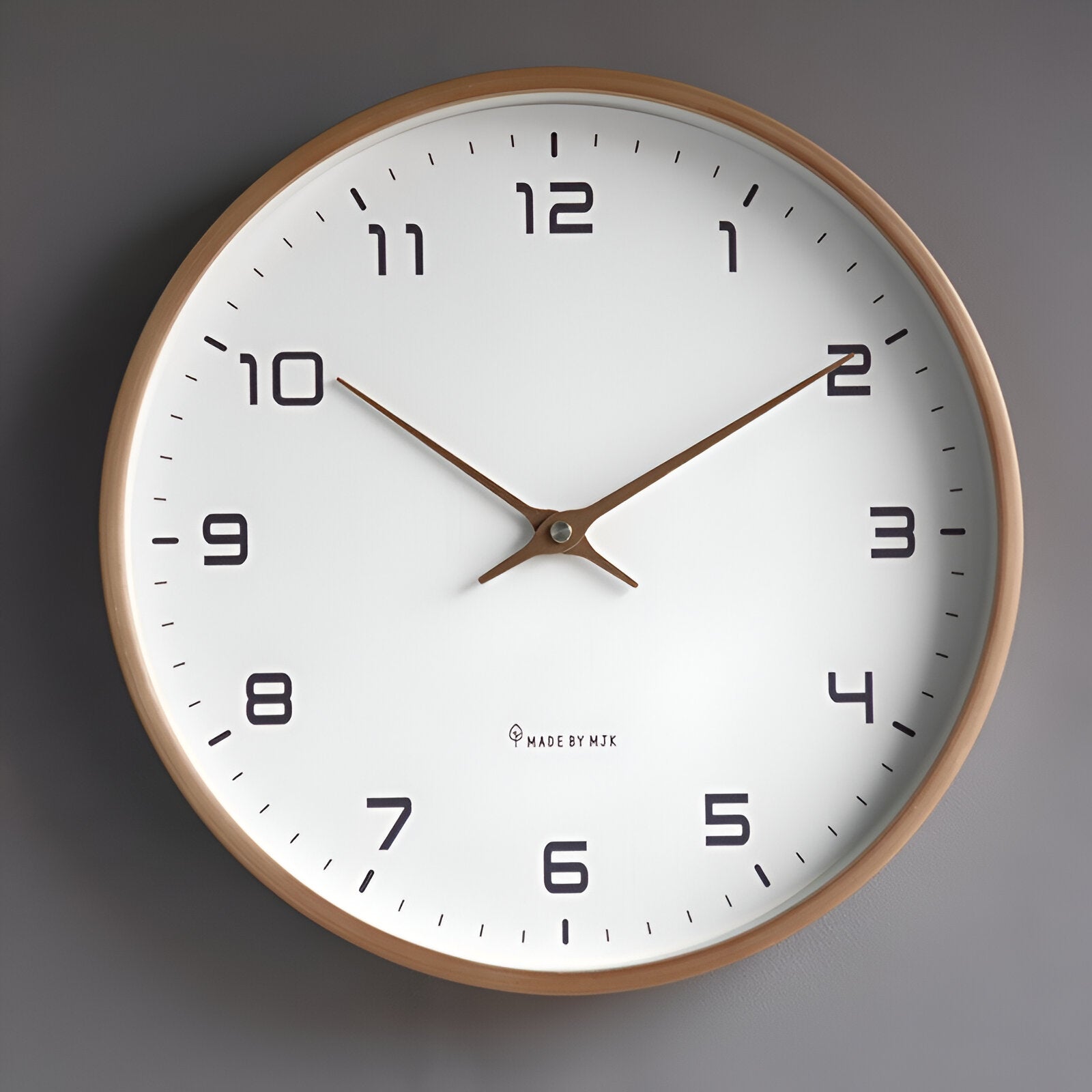 Wanduhr Holzrahmen – Große Zahlen – Für Wohnzimmer & Büro