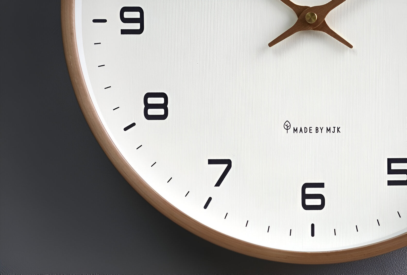 Wanduhr Holzrahmen – Große Zahlen – Für Wohnzimmer & Büro
