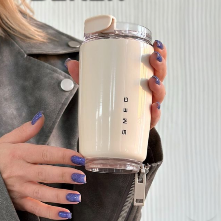 Thermo Becher – Kompakte Größe – Auslaufsicher – Für unterwegs