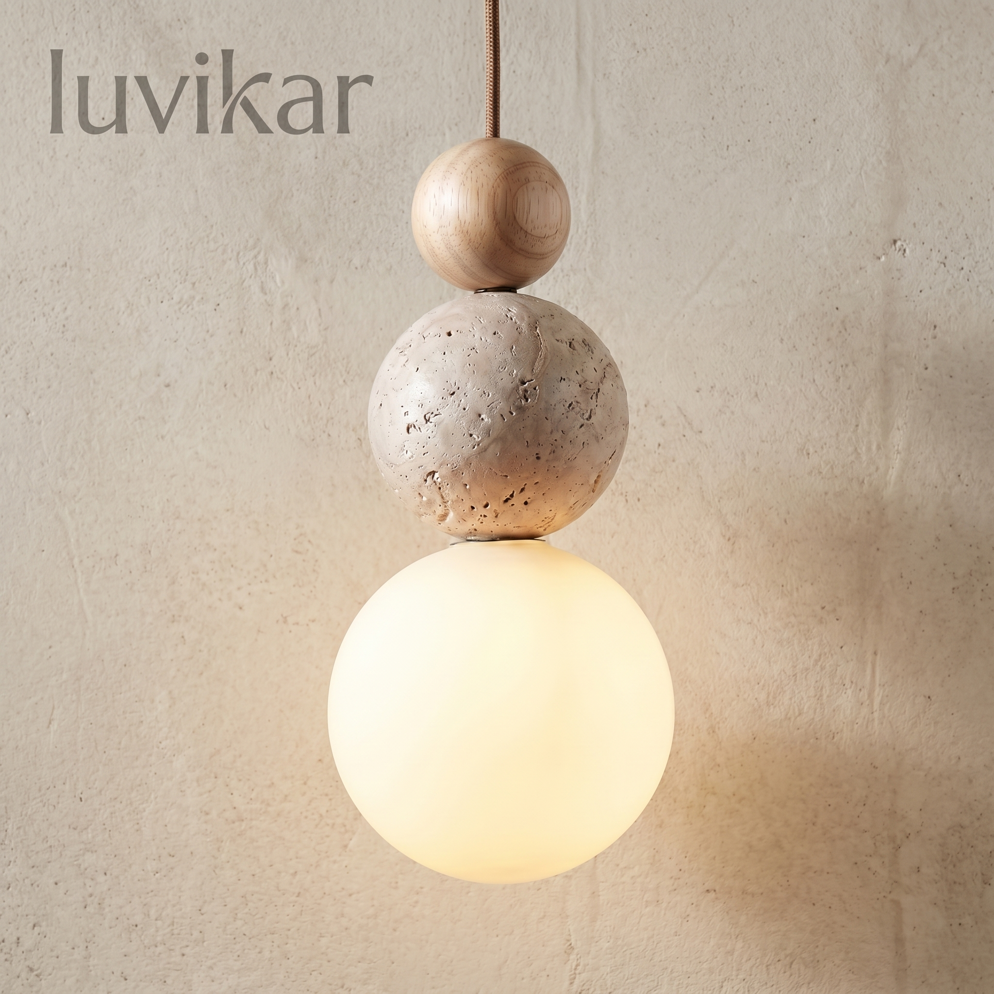 Hängeleuchte mit Glaskugel – Holzdetails – Für Wohnzimmer und Esstisch