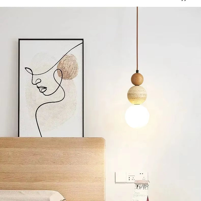 Hängeleuchte mit Glaskugel – Holzdetails – Für Wohnzimmer und Esstisch